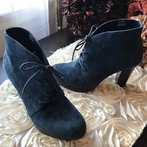 White Mountain Women’s Navy Blue Suede Booties 7.5